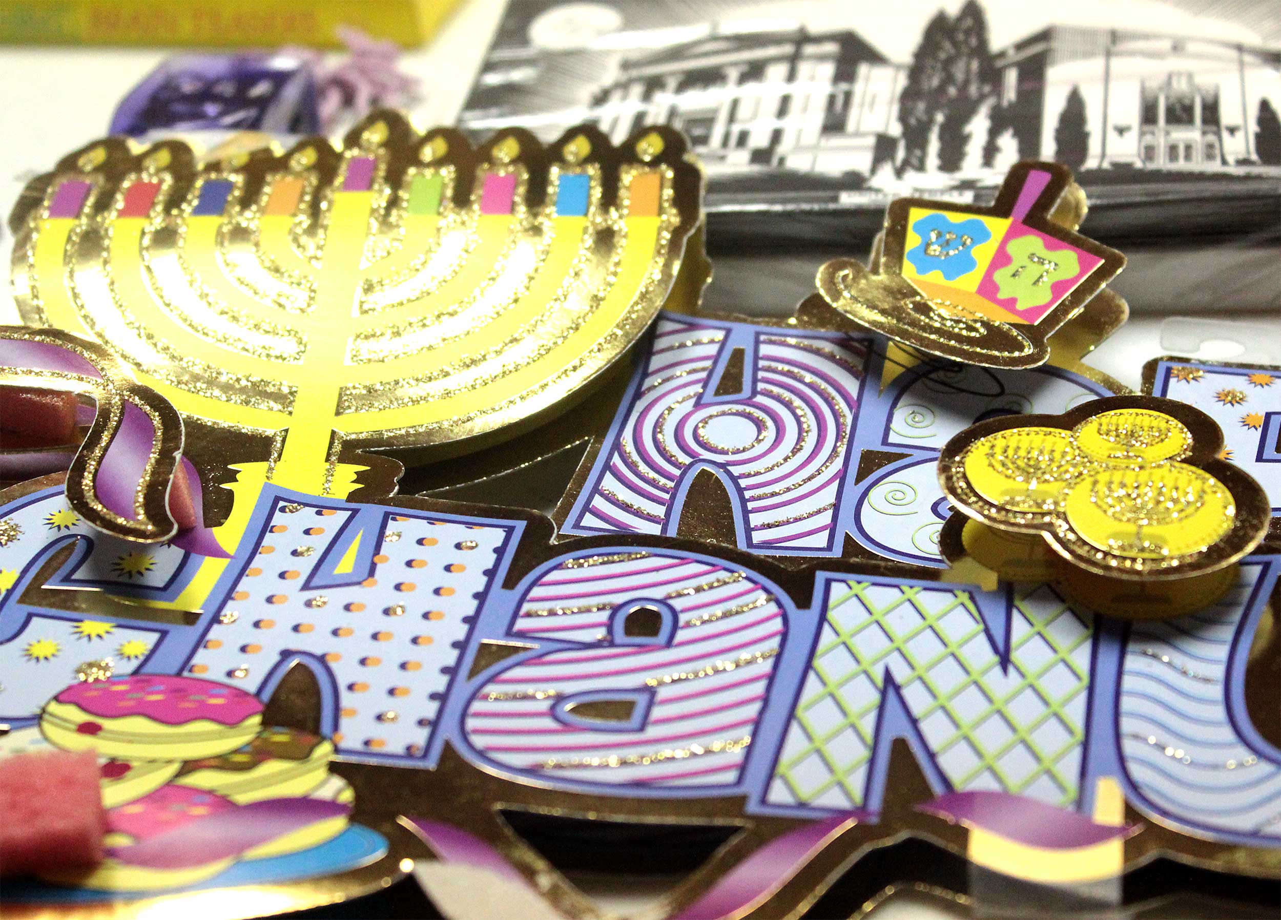 Sisterhood opens Hanukkah store, collects items for Light House Mission