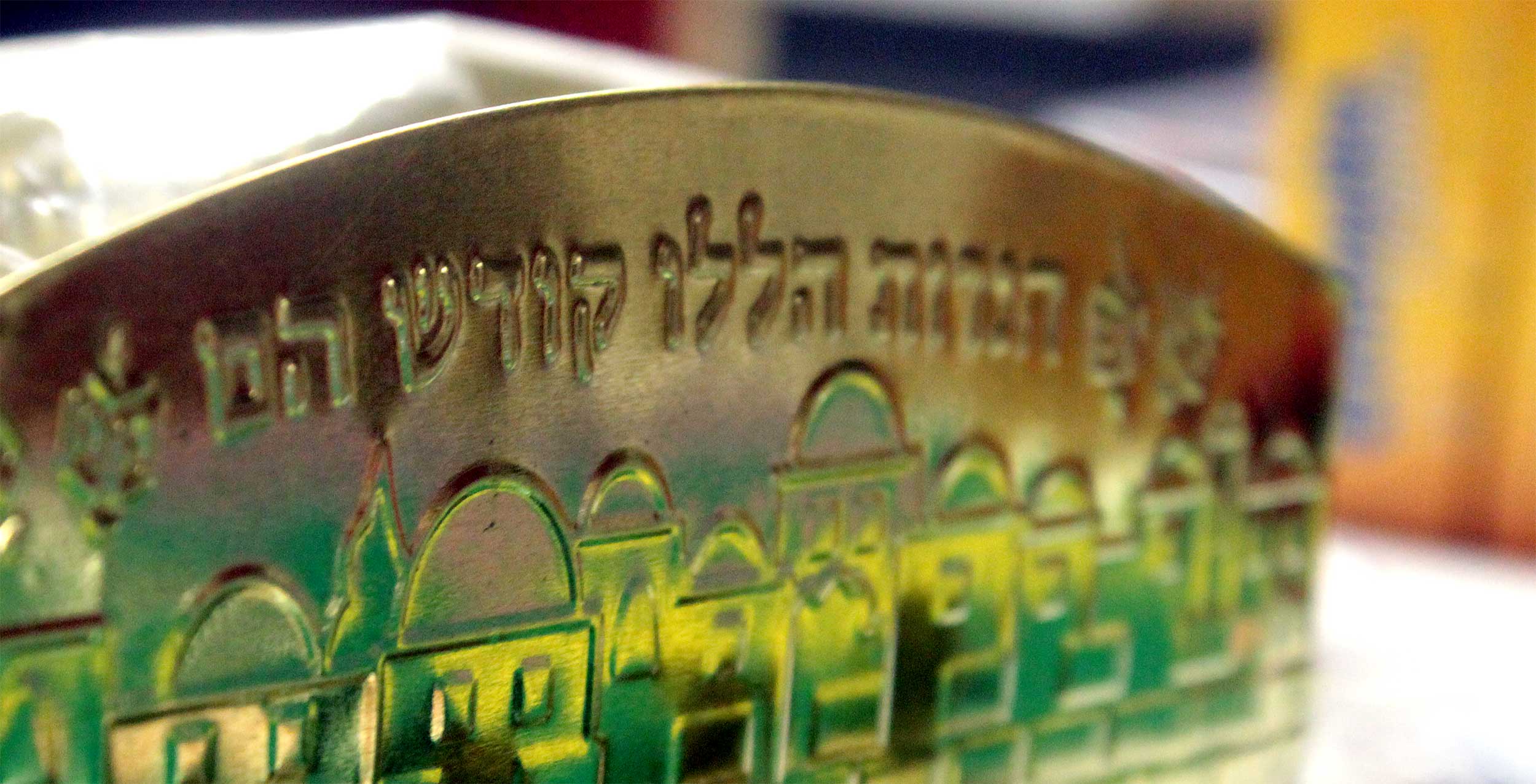 Sisterhood opens Hanukkah store, collects items for Light House Mission